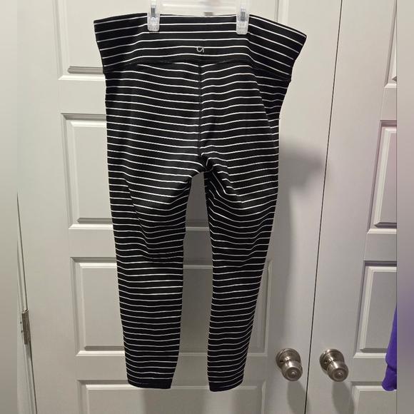 Brand new without tags, gapfit blackout leggings - Picture 3 of 5